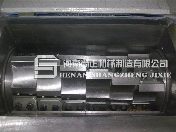 強力塑料粉碎機內部